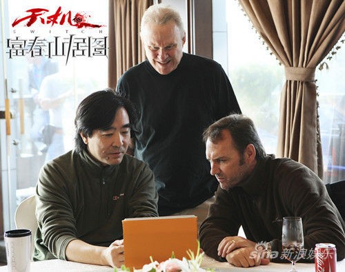 Đạo diễn Tôn Kiện Quân (trái) cùng các chuyên gia kỹ xảo Hollywood gồm giám đốc hành động Bob Brown (phải) và đạo diễn hình ảnh Don McCuaig (giữa).